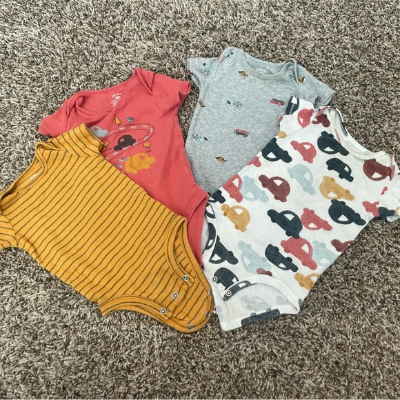 9 month onsies - Picture 2 of 7